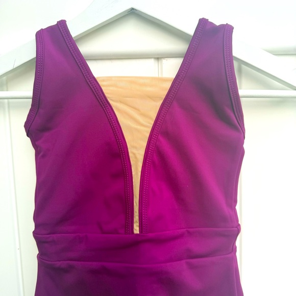 NWT Tiger Friday Dancewear Oscar Leotard with Porcelain Mesh CXL Color Mulberry - Picture 3 of 9